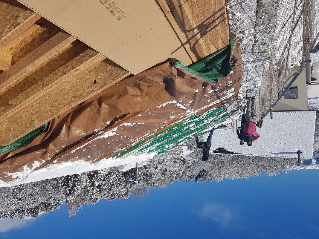 Déneigement de la toiture avant paillage