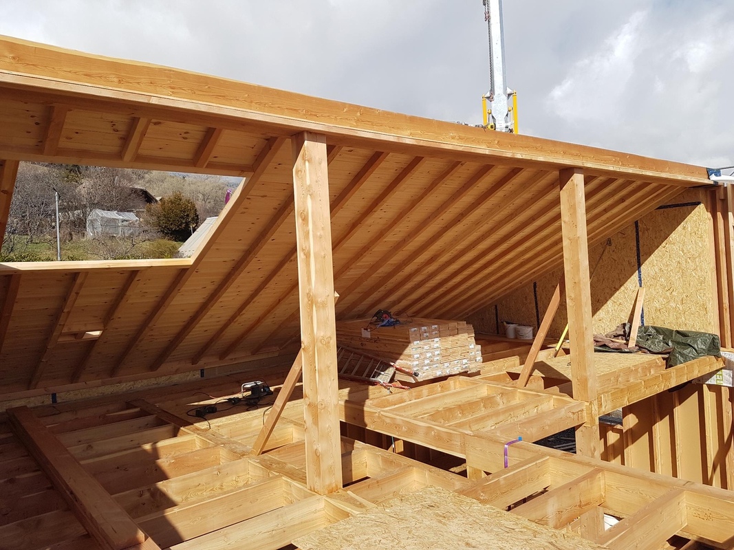 la finition des rampants en attente des caissons de couverture 