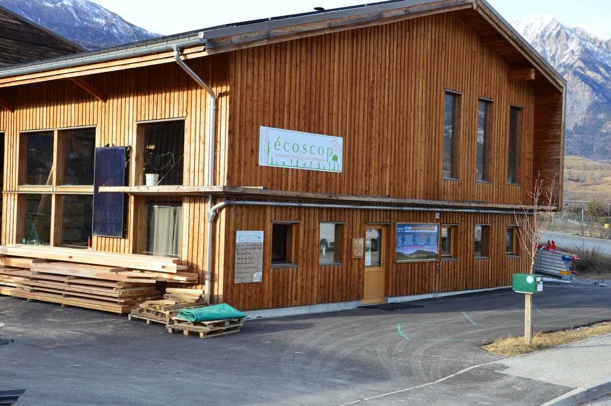 Bardage mélèze a recouvrement.