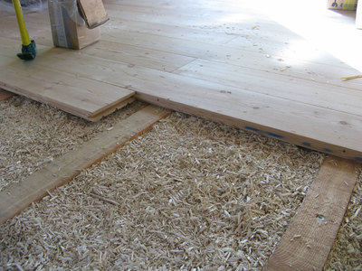 plancher mélèze sur isolation chanvre en vrac
